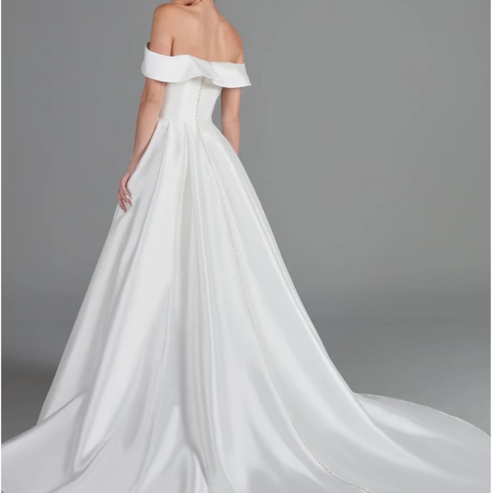 Elegant Off-Shoulder White Dress Brand New!! - Picture 2 of 16